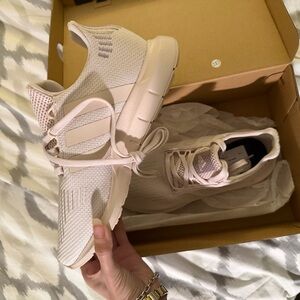 Women's Putty Swift Run 1.0 Adidas Sneakers